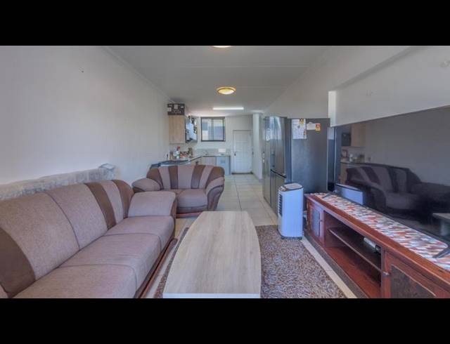 2 BEDROOM APARTMENT FOR SALE IN VREDEKLOOF HEIGHTS